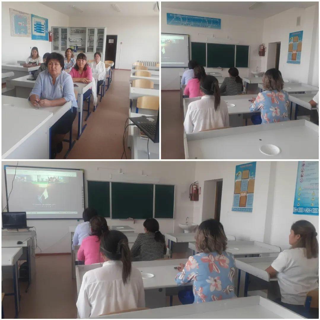 Мектеп мұғалімдерінің арасында жиналыс кезі