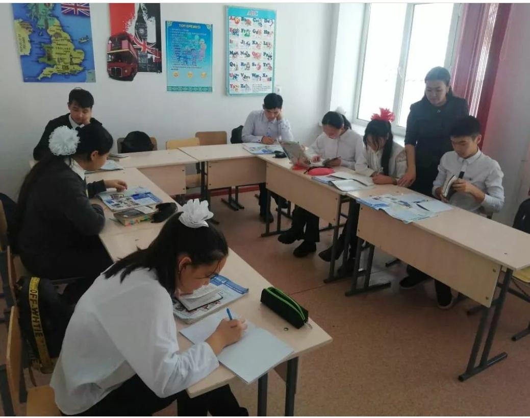 Дөңгелек үстел өткізу сәті