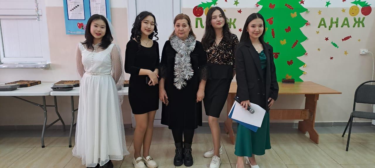 Жоғары сынып оқушыларының жаңа жыл кеші