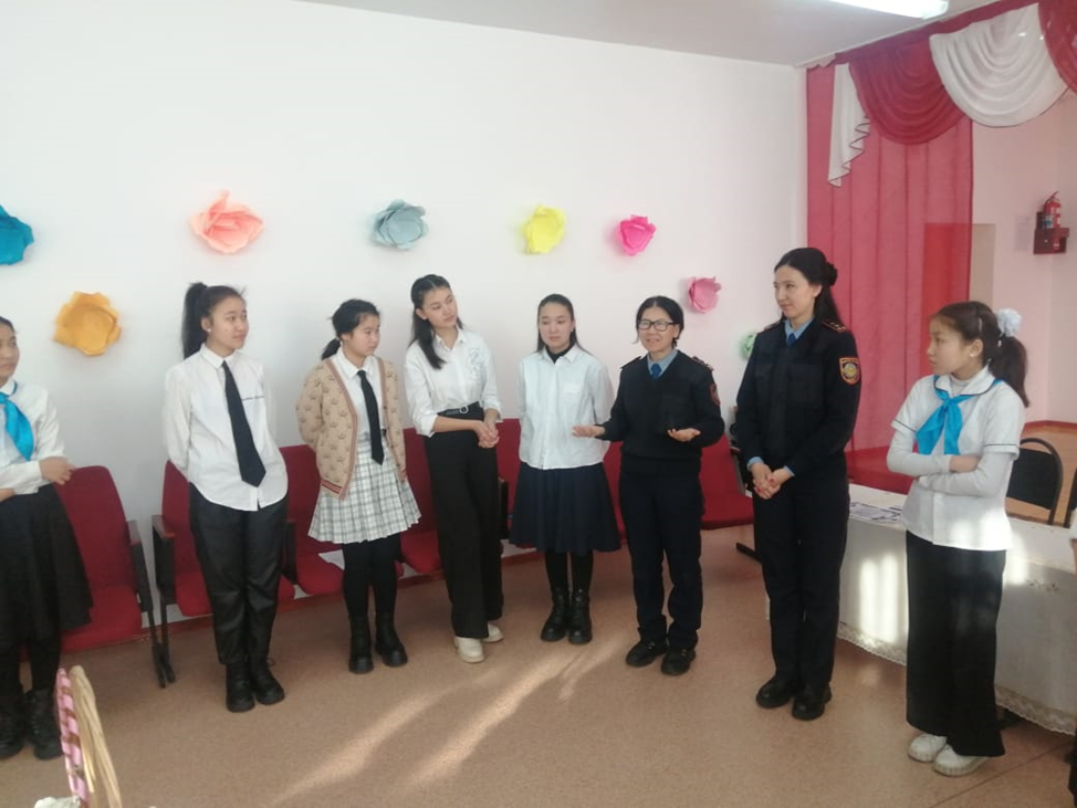 Қыздармен аңгіме  Көксу АПБ ЖПҚБ ЮПТ полиция капитаны А.Асильбекова Полиция лейнтенанты Қ.Мұнатбек